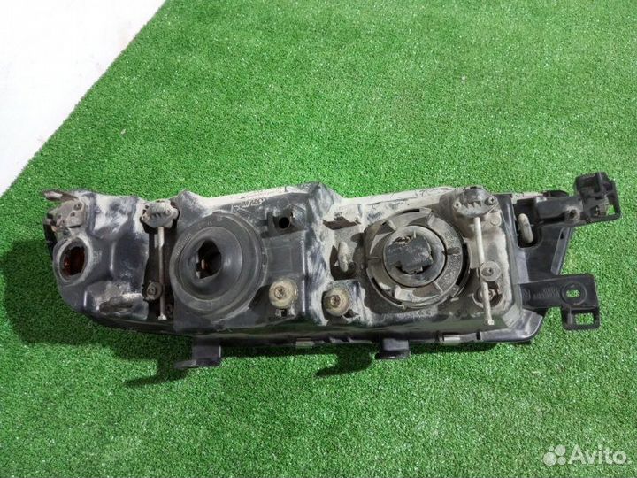 Фара галогеновая правая Mitsubishi Diamante F46A