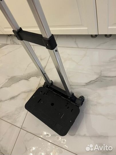 Тележка на колесиках