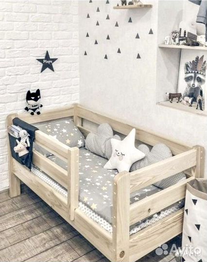 Детская классическая кровать из массива