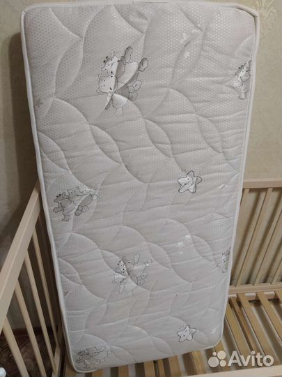 Кроватка детская с бортиками и матрацем