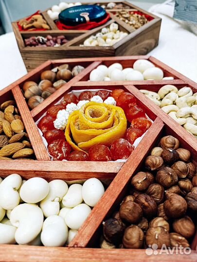 Подарочный набор из орехов и сухофруктов