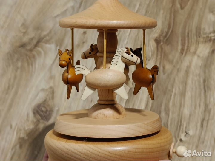 Музыкальная шкатулка карусель