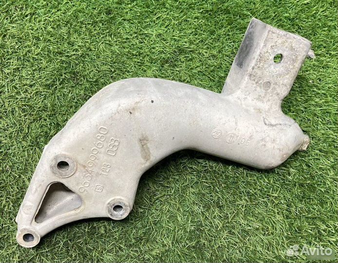 Кронштейн двигателя правый Peugeot 206 2006