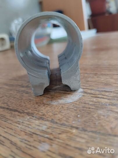 Зажим для трюкового самоката