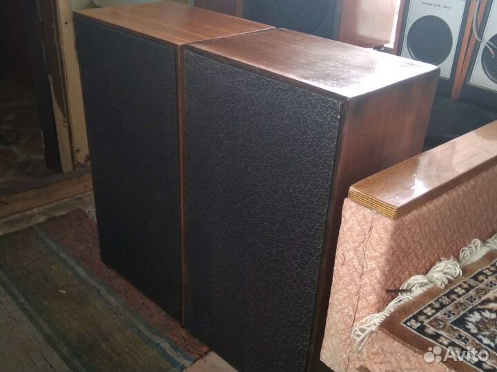 Катушечный магнитофон и колонки