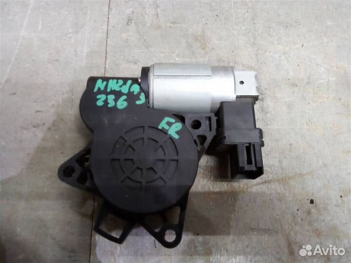 Мотор стеклоподъемника передний правый от Mazda M