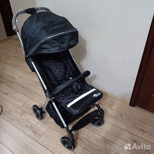 Прогулочная коляска новая