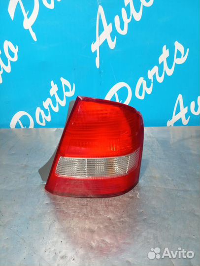 Фонарь задний правый mazda familia