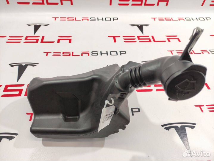 Бачок омывателя Tesla Model 3 2019 1090850-00-D