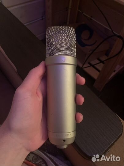 Студийный микрофон