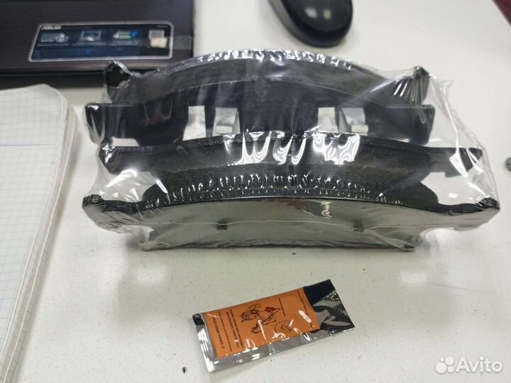 Колодки тормозные перед jeep grand cherokee WK2