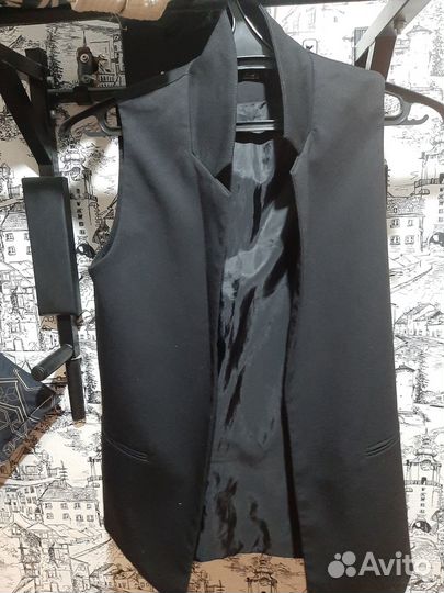 Удлинённая офисная жилетка