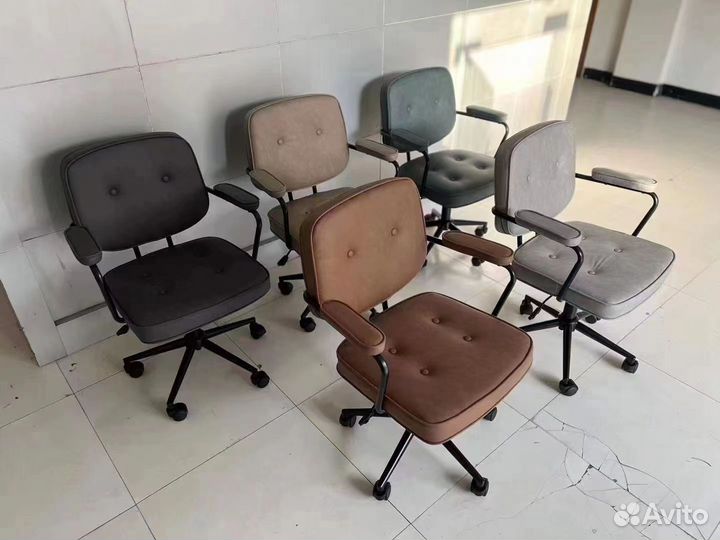 Стул кресло офисный на колесах