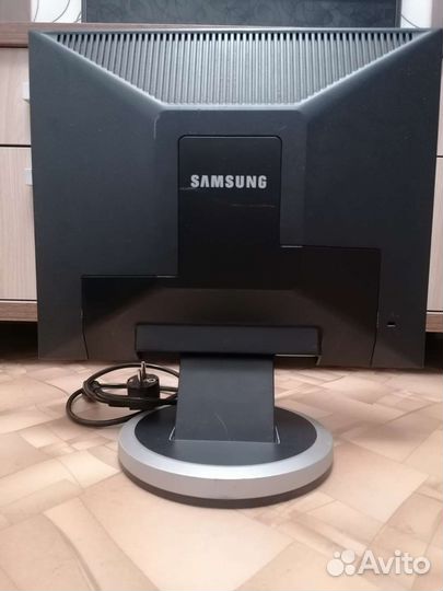 Монитор Samsung