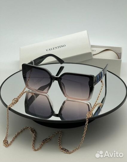 Солнцезащитные очки valentino