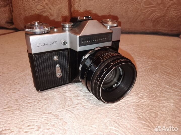 Фотоаппарат Зенит Е, Гелиос 44