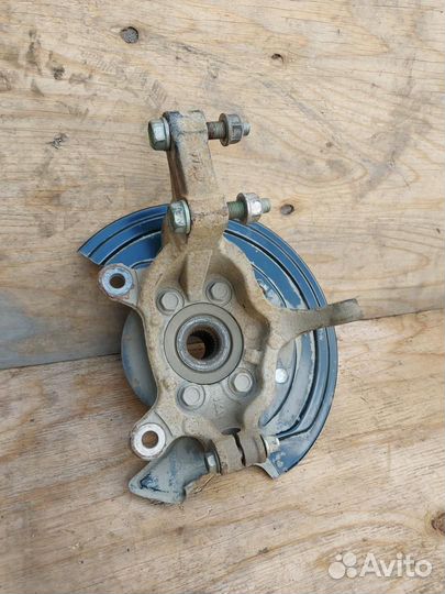 Кулак передний правый Nissan Leaf AZE0 2014