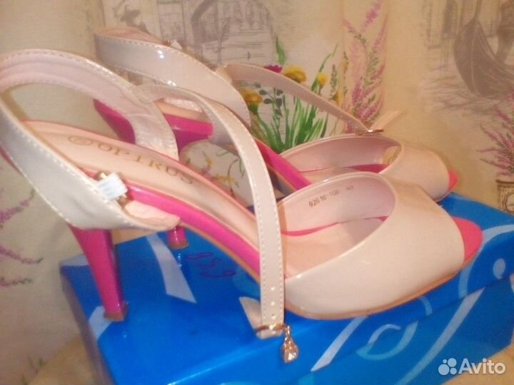 Босоножки женские