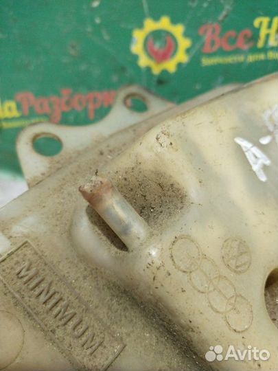 Бачок расширительный Audi А80 седан 1.8