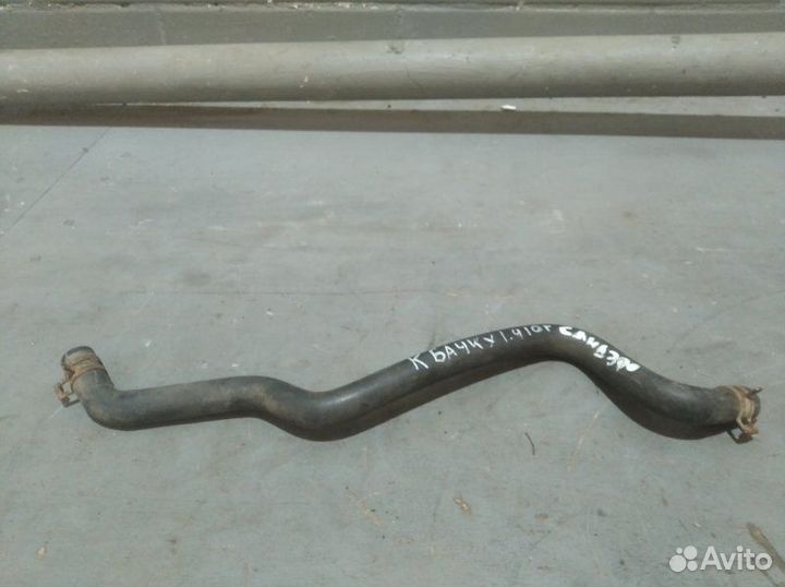 Патрубок системы охлаждения Renault Sandero 1 2010