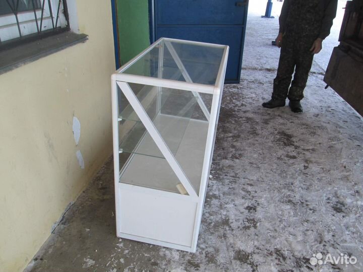 Стеклянная витрина