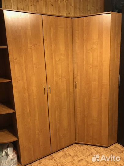 Угловой шкаф