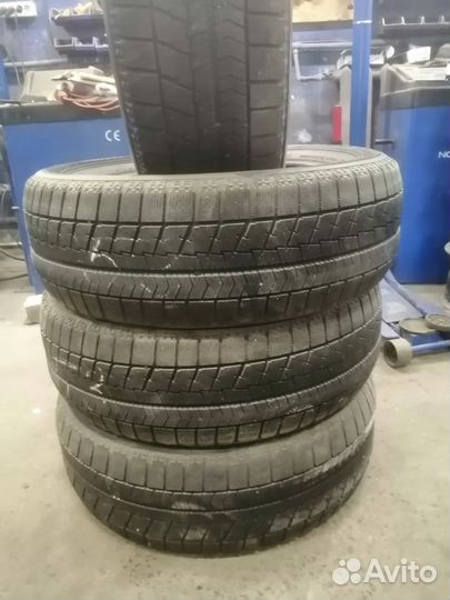 Bridgestone Blizzak VRX 225/60 R18 100S