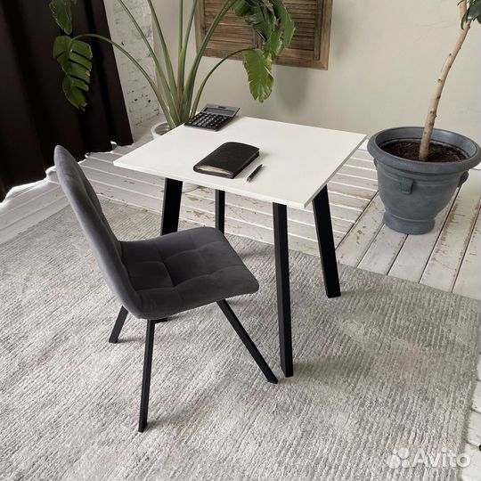 Компьютерный стол Ник 70*60 см. Черные ножки