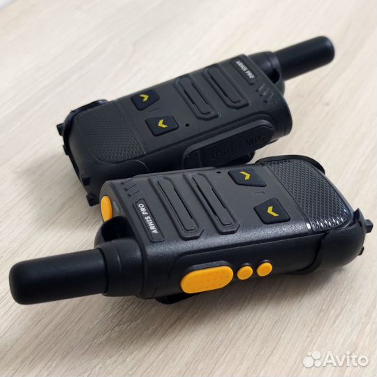 Компактные рации для официантов и охраны в клубах