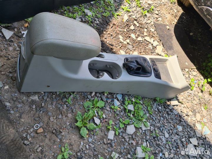 Подлокотник Kia Cerato 1 2006