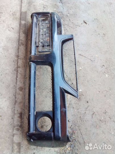 Бампер с решеткой Nissan Cube Z10