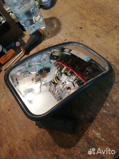 Зеркало на кронштейне