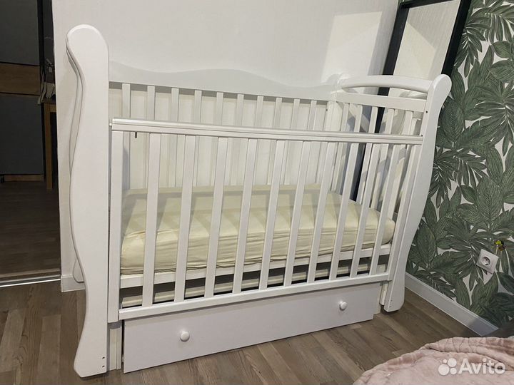 Детская кровать с универсальным маятником и ящиком