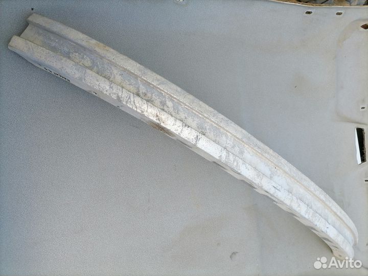 Усилитель переднего бампера для VW Passat (B5)