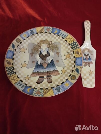 Тортовница с лопаткой