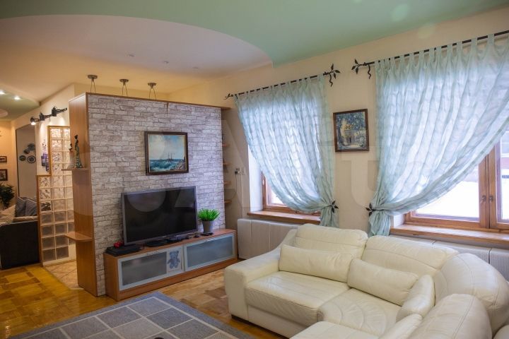 4-к. квартира, 130 м², 1/2 эт.