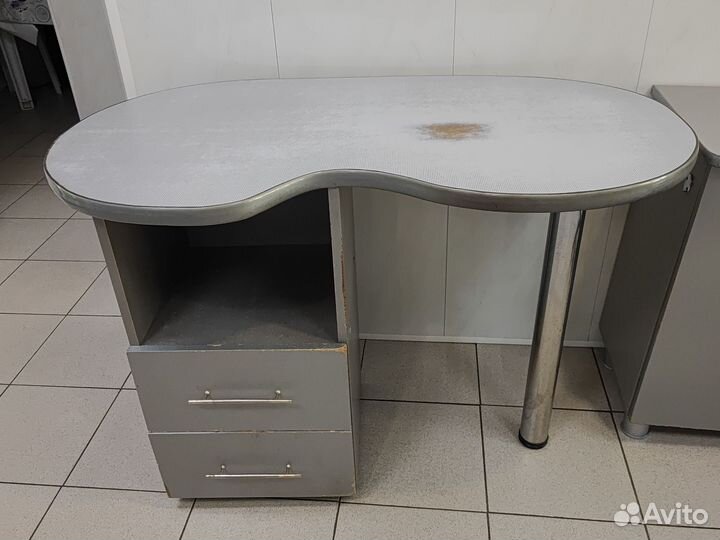 Маникюрный стол бу