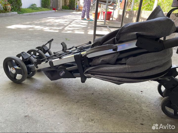 Прогулочная коляска-трость chicco