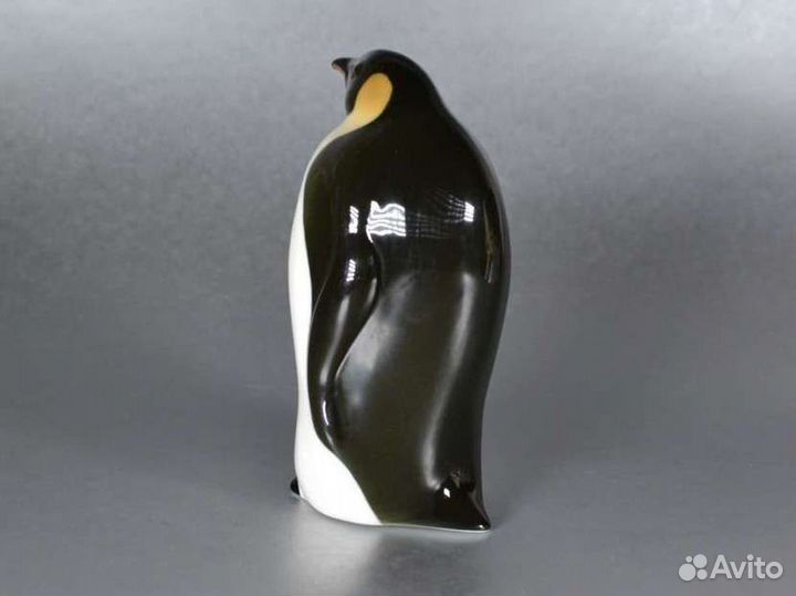 Императорский пингвин фарфоровая статуэтка