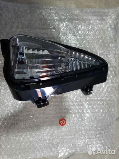 Поворотник в бампер передний правый Toyota Camry