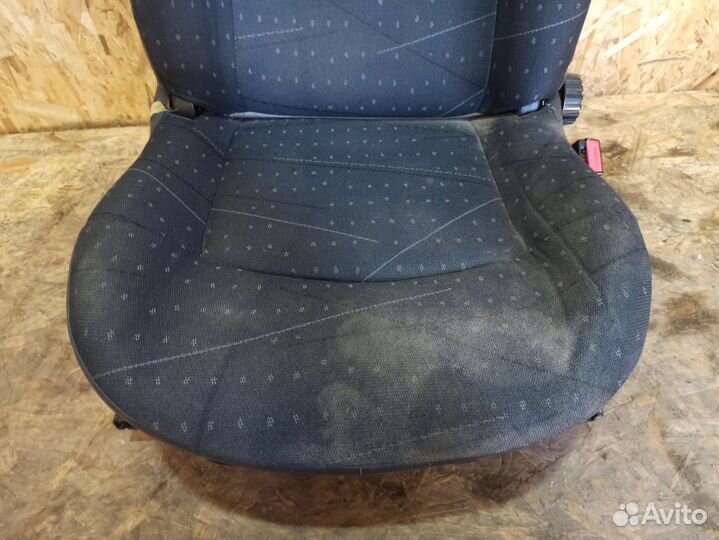 Сиденье переднее правое Renault Symbol