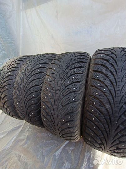 Goodyear UltraGrip Extreme 225/60 R17 98T