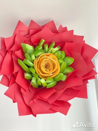 Букет на 1 сентября из сухофруктов и орехов