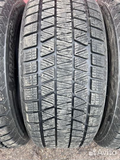 Bridgestone Blizzak DM-V3 285/45 R22