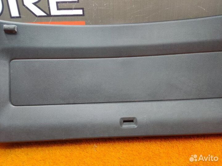 Обшивка двери багажника Volkswagen Tiguan 5N cawa