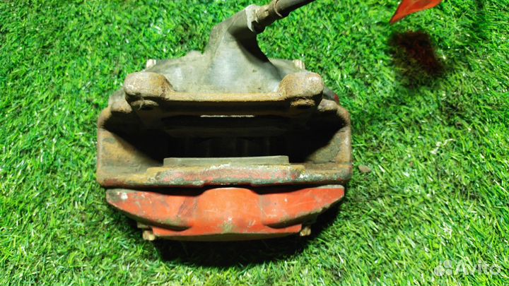 Суппорт передний левый Mercedes-Benz C-Class W203