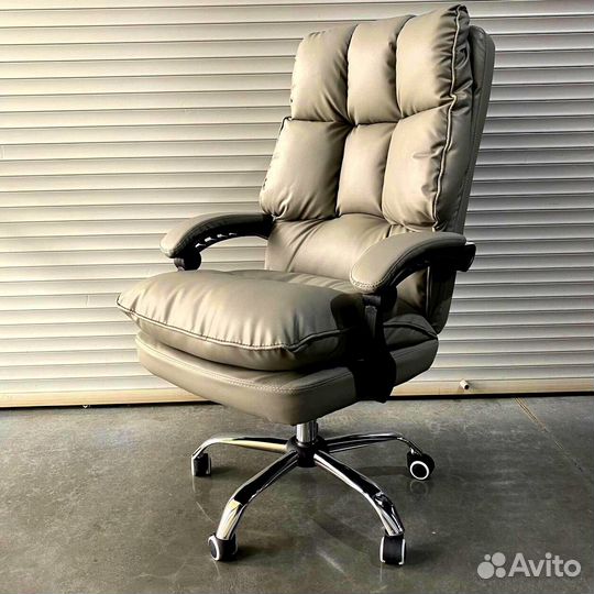 Офисное кресло руководителя