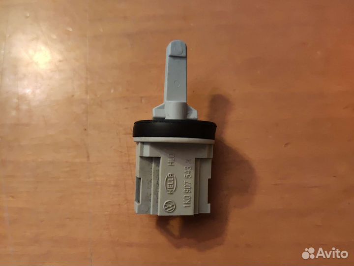 Датчик температуры 1K0907543A