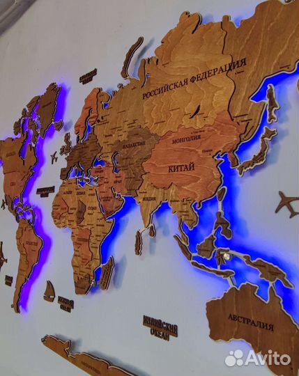 Карта мира из дерева с подсветкой