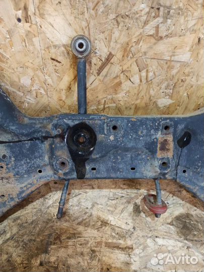 Подрамник Mitsubishi Colt Z30